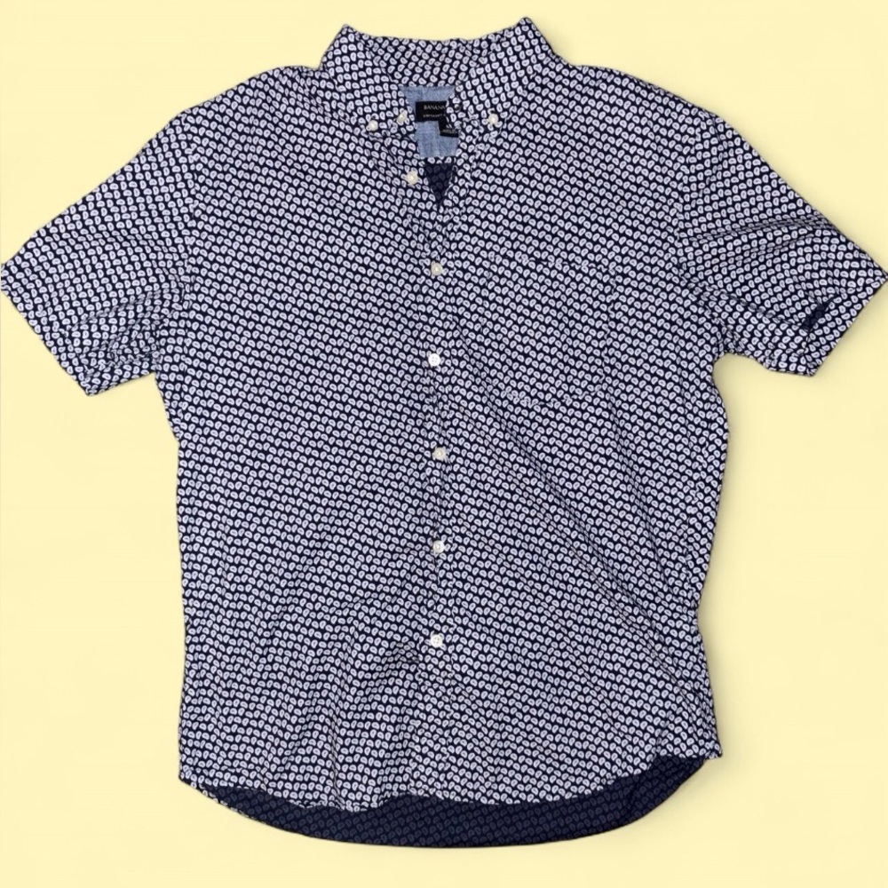 Banana Republic Men’s Navy Paisley Print Button Down Shirt - Size Medium